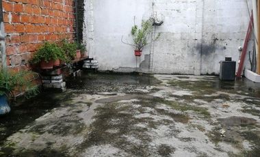 VENDO CASA CON DOS LOCALES EN AV. QUITO Y MANABI
