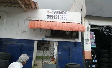 VENDO CASA CON DOS LOCALES EN AV. QUITO Y MANABI