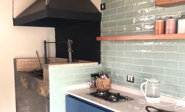 Vendemos en Temuco  amplio quincho camino a Botrolhue