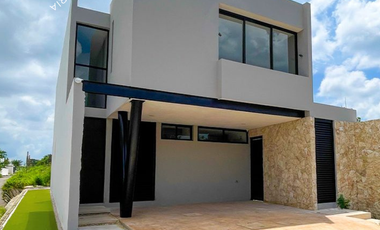 Casa en venta con alberca en privada residencial.