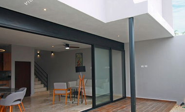 Casa en venta con alberca en privada residencial.