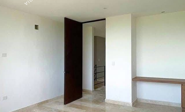 Casa en venta con alberca en privada residencial.
