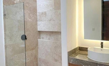 Casa en venta con alberca en privada residencial.