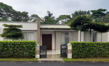 VENTA DE CASA POR LA VÌA CHONE EN URB. PRIVADA