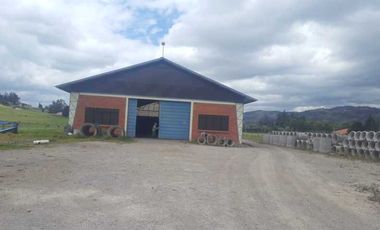 Excelente terreno en venta 10.000m2 mas Nave Industrial Vía Cumbe Cuenca