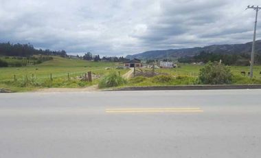 Excelente terreno en venta 10.000m2 mas Nave Industrial Vía Cumbe Cuenca