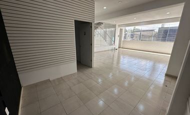 Renta edificio comercial sobre Zavaleta. Col. Santa Cruz Buenavista