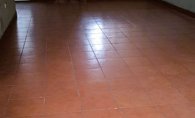 Casa de 2 Pisos con 2 Cocheras en Venta, Ideal para Remodelar 180M2
