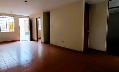 Casa de 2 Pisos con 2 Cocheras en Venta, Ideal para Remodelar 180M2