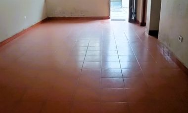 Casa de 2 Pisos con 2 Cocheras en Venta, Ideal para Remodelar 180M2