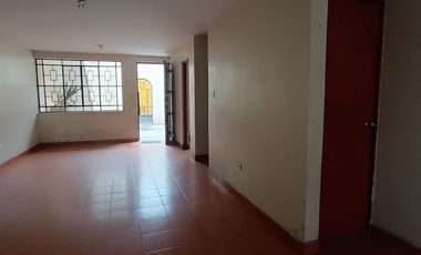 Casa de 2 Pisos con 2 Cocheras en Venta, Ideal para Remodelar 180M2