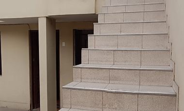 Casa de 2 Pisos con 2 Cocheras en Venta, Ideal para Remodelar 180M2