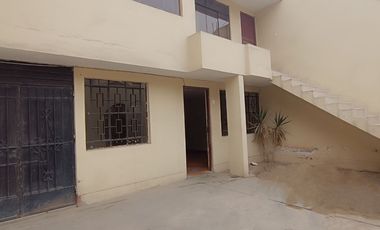 Casa de 2 Pisos con 2 Cocheras en Venta, Ideal para Remodelar 180M2
