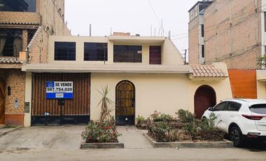Casa de 2 Pisos con 2 Cocheras en Venta, Ideal para Remodelar 180M2