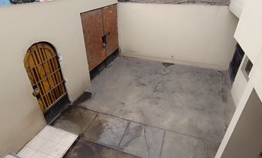 Casa de 2 Pisos con 2 Cocheras en Venta, Ideal para Remodelar 180M2