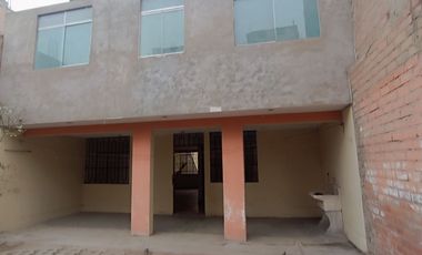 Casa de 2 Pisos con 2 Cocheras en Venta, Ideal para Remodelar 180M2