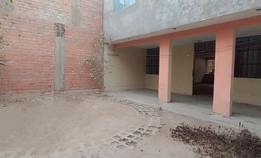 Casa de 2 Pisos con 2 Cocheras en Venta, Ideal para Remodelar 180M2