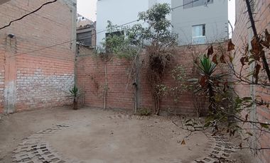 Casa de 2 Pisos con 2 Cocheras en Venta, Ideal para Remodelar 180M2
