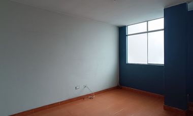 Casa de 2 Pisos con 2 Cocheras en Venta, Ideal para Remodelar 180M2
