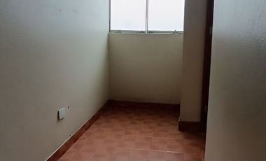 Casa de 2 Pisos con 2 Cocheras en Venta, Ideal para Remodelar 180M2