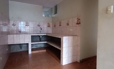 Casa de 2 Pisos con 2 Cocheras en Venta, Ideal para Remodelar 180M2