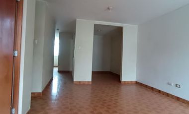 Casa de 2 Pisos con 2 Cocheras en Venta, Ideal para Remodelar 180M2