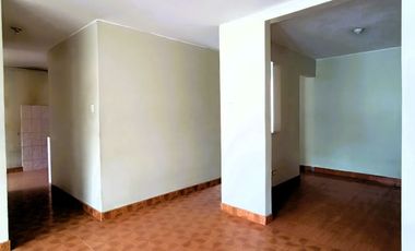 Casa de 2 Pisos con 2 Cocheras en Venta, Ideal para Remodelar 180M2