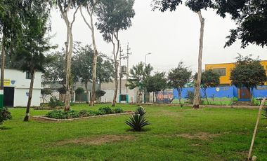 Casa de 2 Pisos con 2 Cocheras en Venta, Ideal para Remodelar 180M2