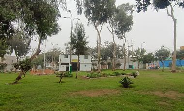 Casa de 2 Pisos con 2 Cocheras en Venta, Ideal para Remodelar 180M2