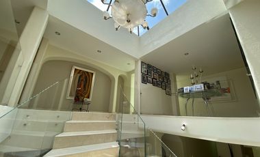Excelente casa en uno de los condominios mas seguros en el sur de la ciudad, rodeado de bosque