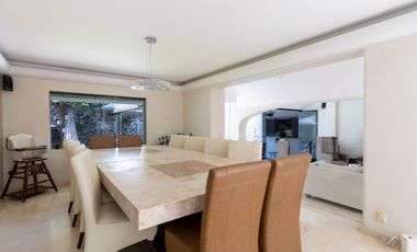 Excelente casa en uno de los condominios mas seguros en el sur de la ciudad, rodeado de bosque