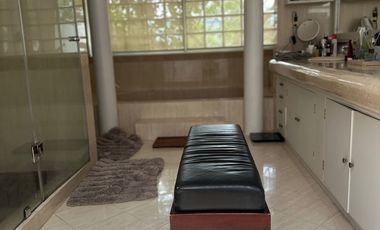 Excelente casa en uno de los condominios mas seguros en el sur de la ciudad, rodeado de bosque