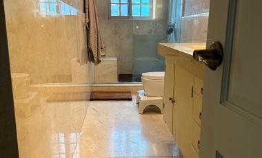 Excelente casa en uno de los condominios mas seguros en el sur de la ciudad, rodeado de bosque
