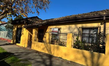 Vendo terreno comercial, excelente y céntrica ubicación, con construcción antigua