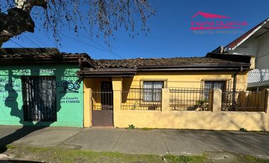 Vendo terreno comercial, excelente y céntrica ubicación, con construcción antigua