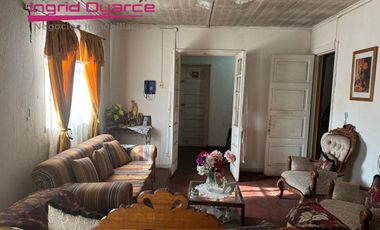 Vendo terreno comercial, excelente y céntrica ubicación, con construcción antigua