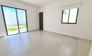 CASA AMPLIA EN RENTA CONKAL YUCATAN