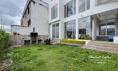 Se vende casa en La Urbanización Sierra Nevada -Loja