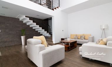 Se vende casa en La Urbanización Sierra Nevada -Loja