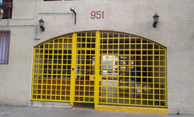 Depto. en Calle San Isidro, Metro Matta, Santiago Centro.