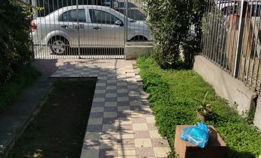 Vendo casa ubicada a pasos de Av. Carlos Valdovinos