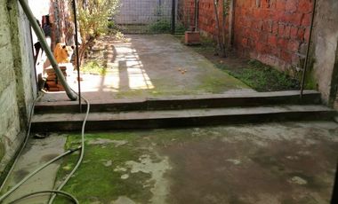 Vendo casa ubicada a pasos de Av. Carlos Valdovinos