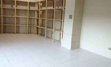 Arrendamos en Temuco local en Edificio Centro Mayor con GC incluidos