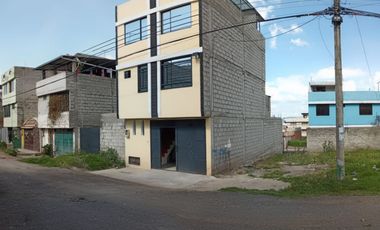 Casa de venta a 10 min del Tia de la Av Ecuatoriana,  Sur de Quito, Ecuador.
