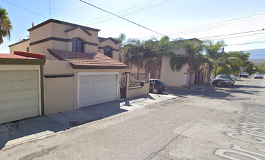 EXCELENTE CASA JUNTO A GALERIAS SALTILLO EN REMATE