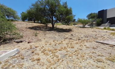 Terreno en esquina de oportunidad en Grieta, Altozano