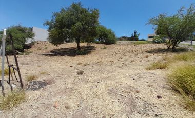 Terreno en esquina de oportunidad en Grieta, Altozano