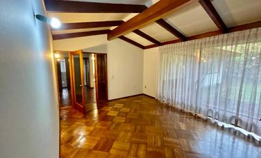 Linda Casa Ubicada En Pasaje Lorena, Próxima Av. Alemania