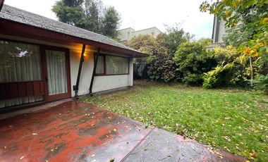 Linda Casa Ubicada En Pasaje Lorena, Próxima Av. Alemania