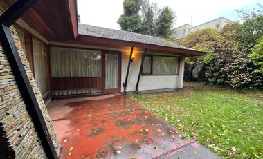 Linda Casa Ubicada En Pasaje Lorena, Próxima Av. Alemania